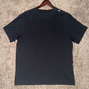 lululemon athletica NWOT - never worn - Men’s Zeroed In Black SS Tee -size L